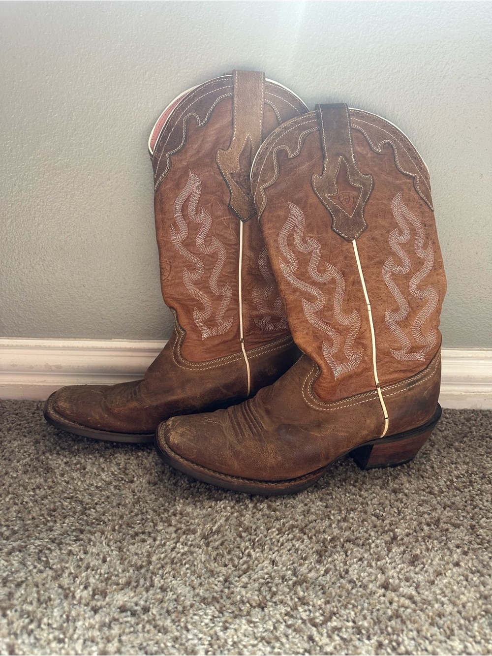 Women's Ariat Square Toed Boots 7.5B
